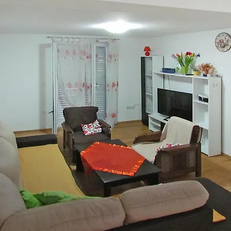Im Haus Ella Cdn02117 Dyb סבטי פיליפ אי ג'קוב